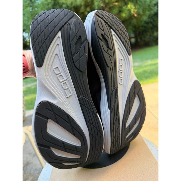 Athletic_Shoes